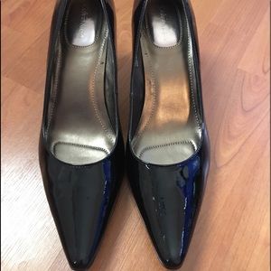 EUC Calvin Klein “Dolly” heels shiny black sz 8.5